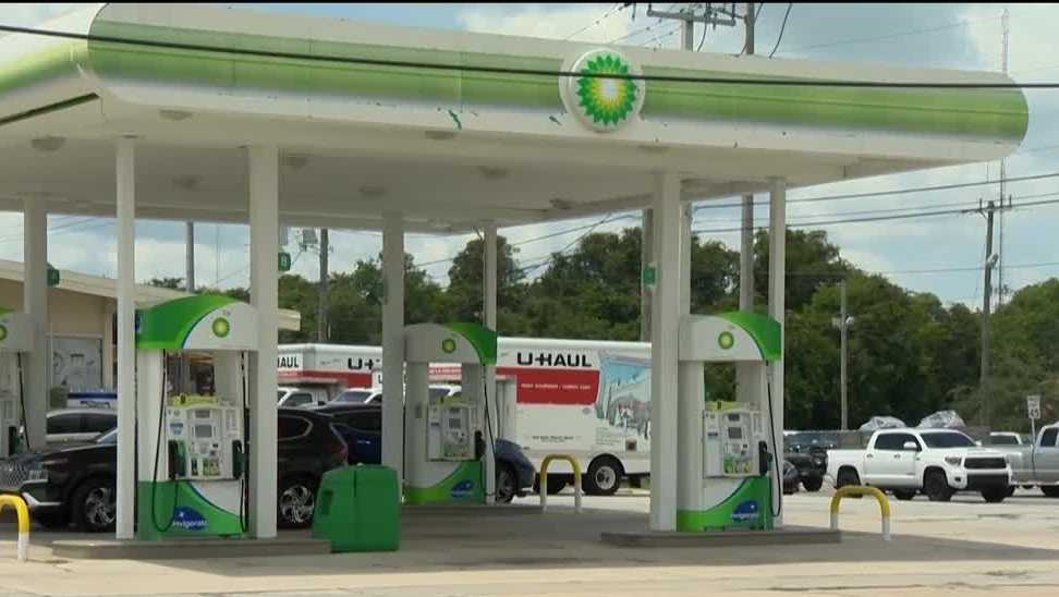 Daytona Beach gas station customer carjacked