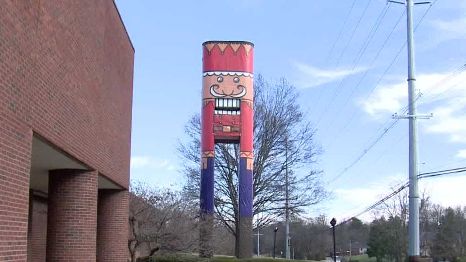 Voting for name of 40foot nutcracker on Shelbyville Road down to 5 Voting for name of 40foot nutcracker on Shelbyville Road down to 5