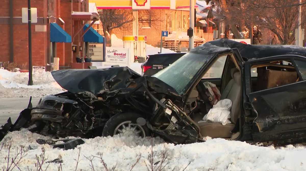 Omaha crash critically injures 1 person