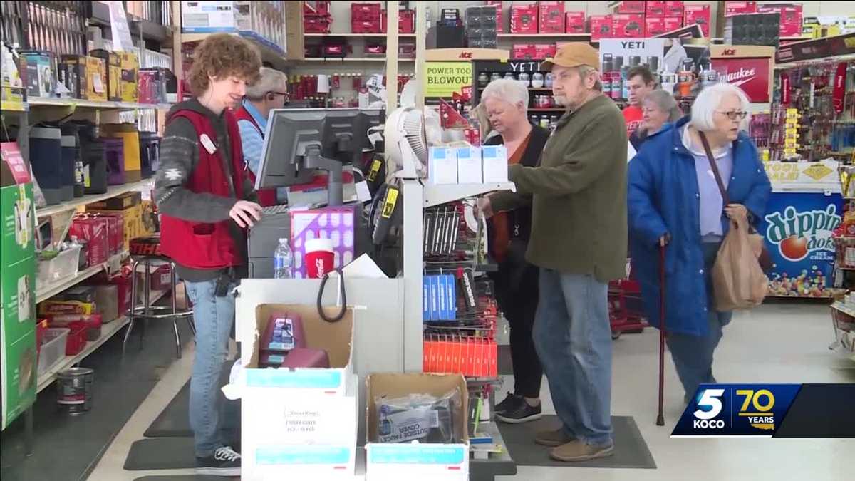 Oklahomans make lastminute purchases for snow supplies