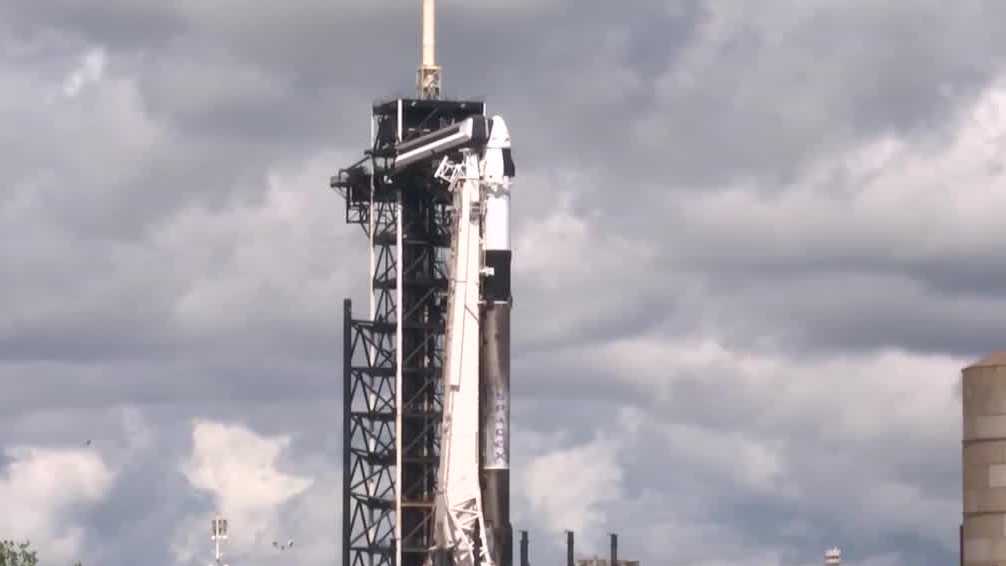 FAA grounds SpaceX launches after booster rocket fails landing