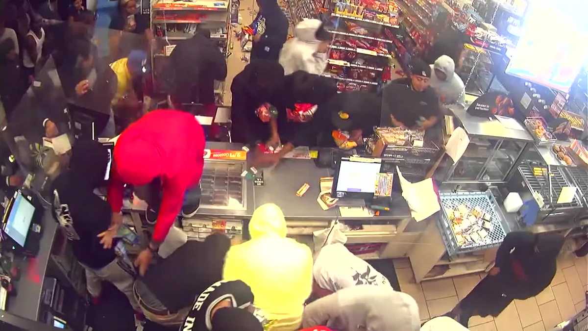 San Jacinto robbery: 4 teens steal alcohol, other items in flash mob-style  theft at 7-Eleven in Riverside County - ABC7 Los Angeles