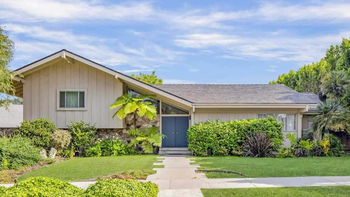 Iconic ‘Brady Bunch’ house for sale after HGTV renovation