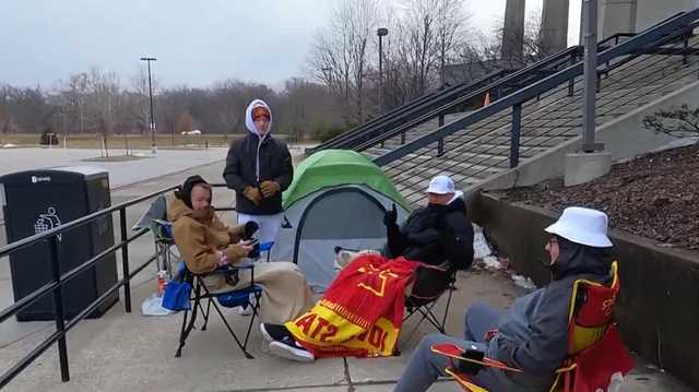 Iowa State basketball fans brave cold for good seats - Vimarsana News
