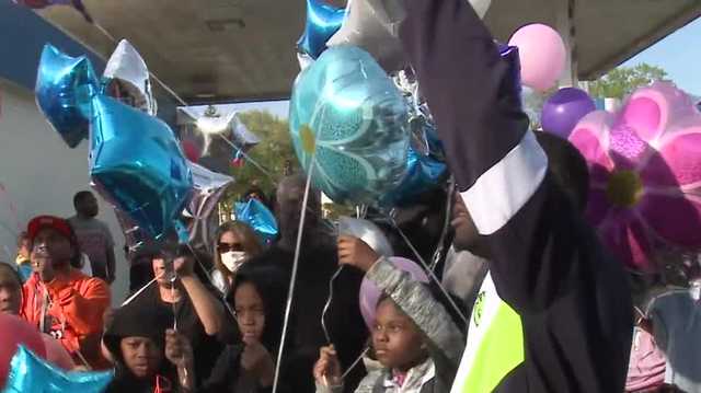 Family, friends hold balloon release after Mother's Day crash kills 5 - Vimarsana News