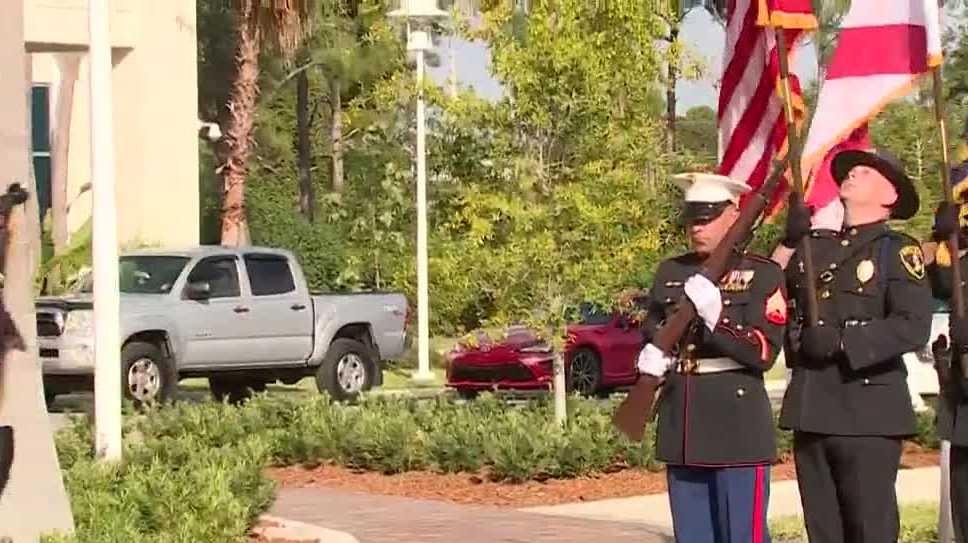 What is closed on veterans day in new york