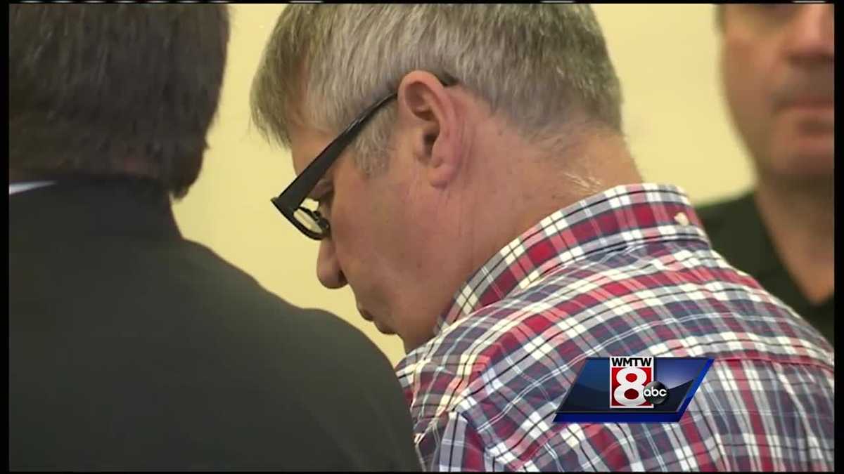Man charged with killing neighbor with machete enters plea