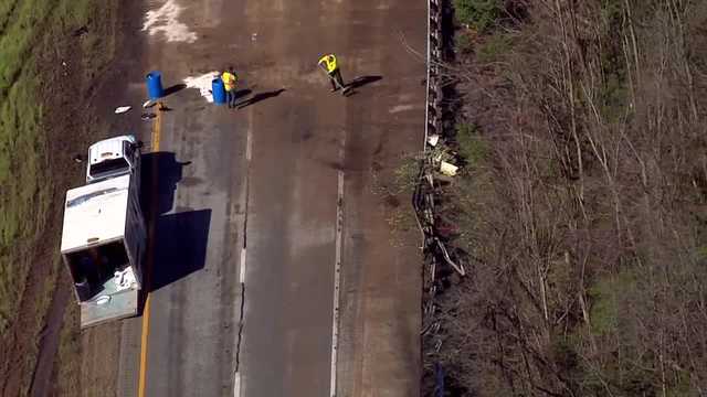Interstate 71 closed at the Gene Snyder as crews cleanup mess from semi crash - Vimarsana News