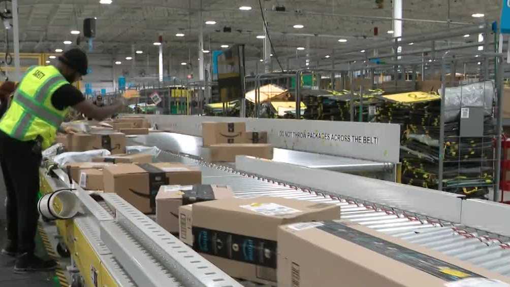 Hooksett, New Hampshire Amazon delivery station busy for holidays