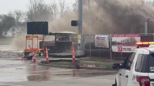 Des Moines intersection flooded after water main break