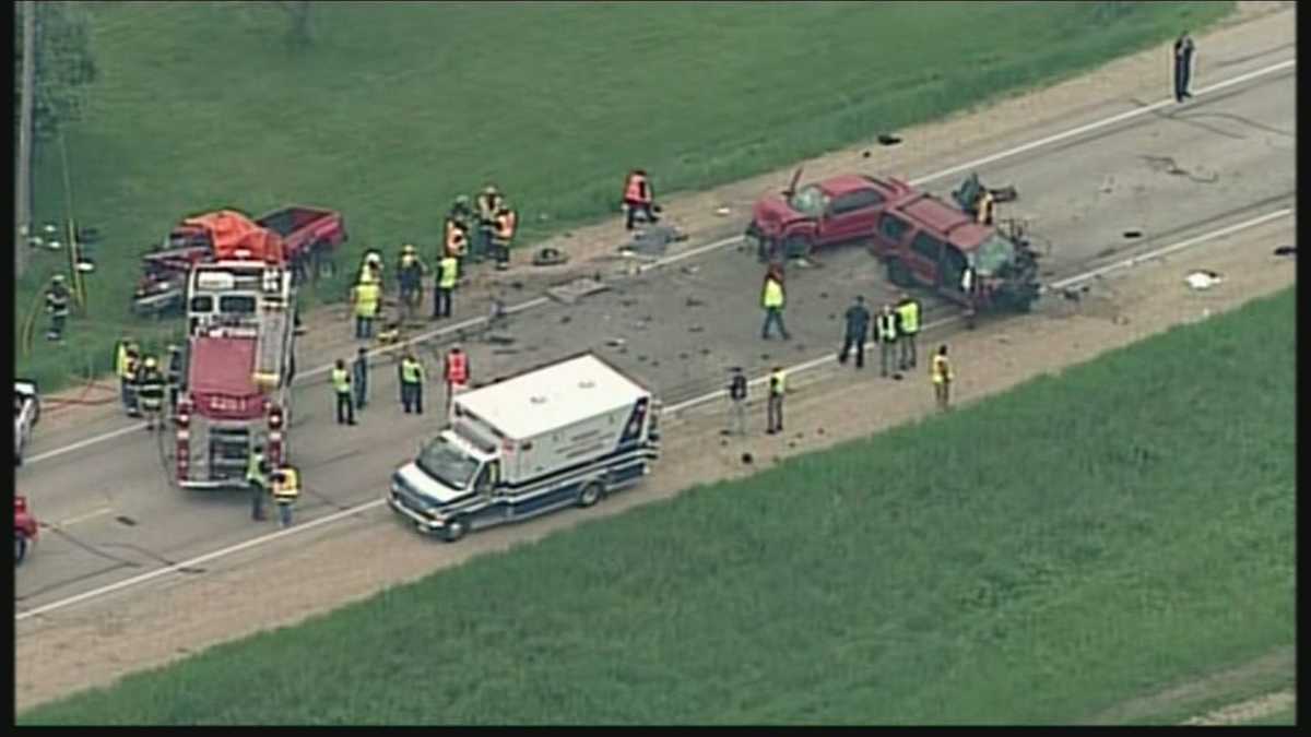 Two people die in Highway 33 crash in Dodge County