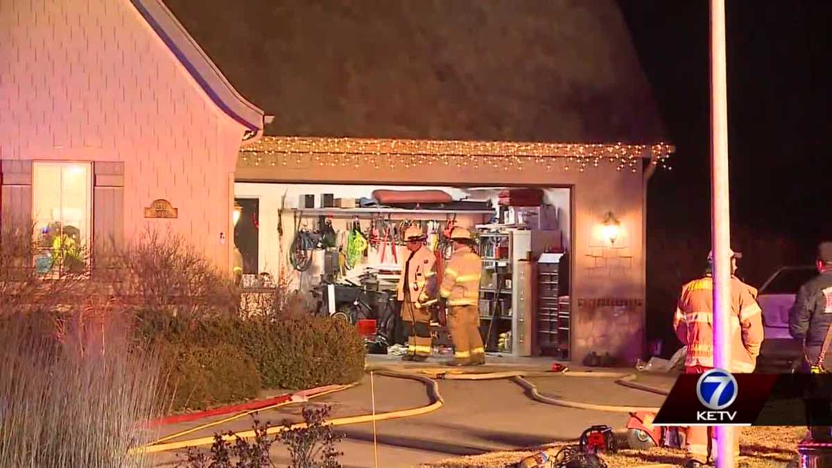 People safely escape house fire early Monday, officials confirm