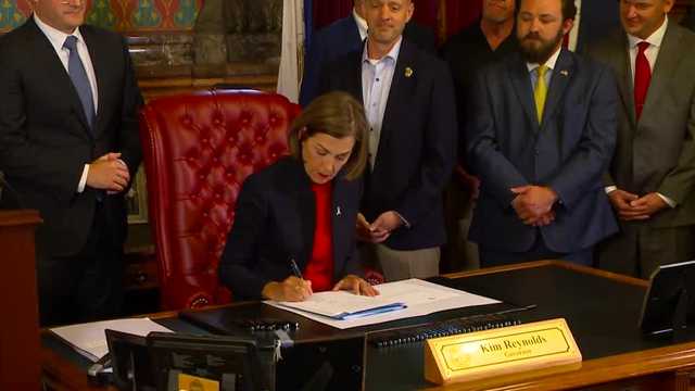 Income tax cut signed into law by Gov. Kim Reynolds - Vimarsana News