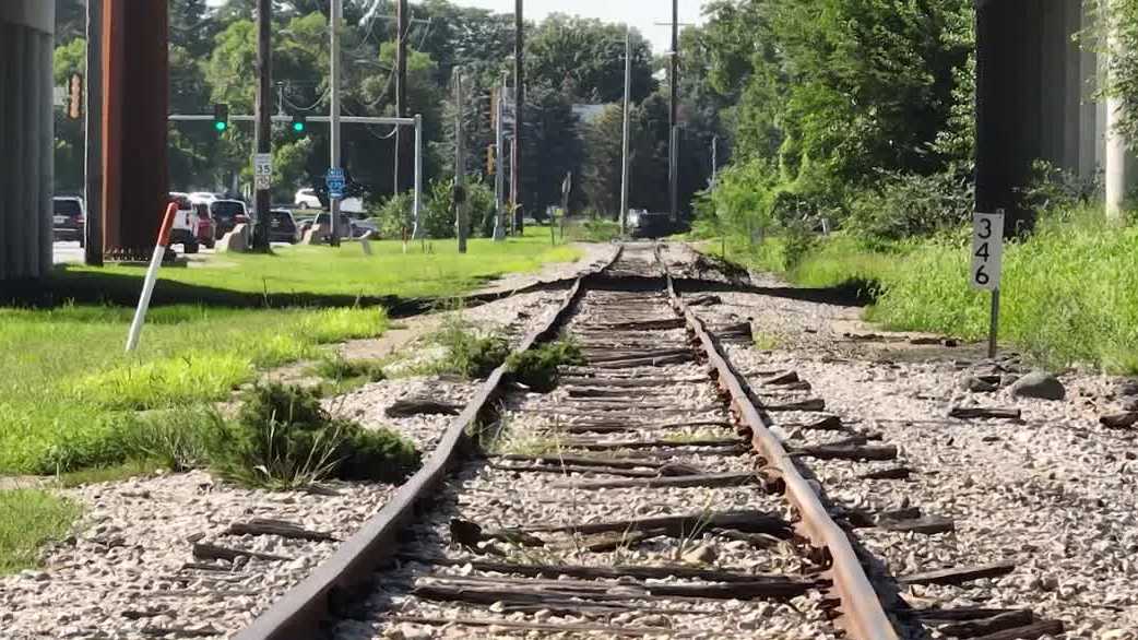 Windsor Heights eyes rail corridor for new trail along 73rd Street