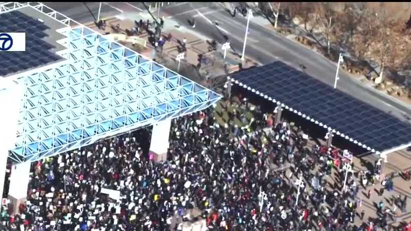 Large crowd gathers to protest ICE in Albuquerque