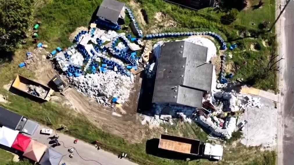 'Sandbag house' in Shepherdsville, a longtime eyesore, gets demolished