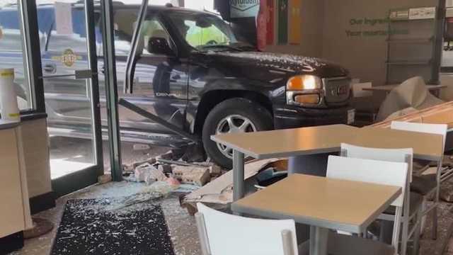 Waterford police identify driver who slammed into Subway shop - Vimarsana News