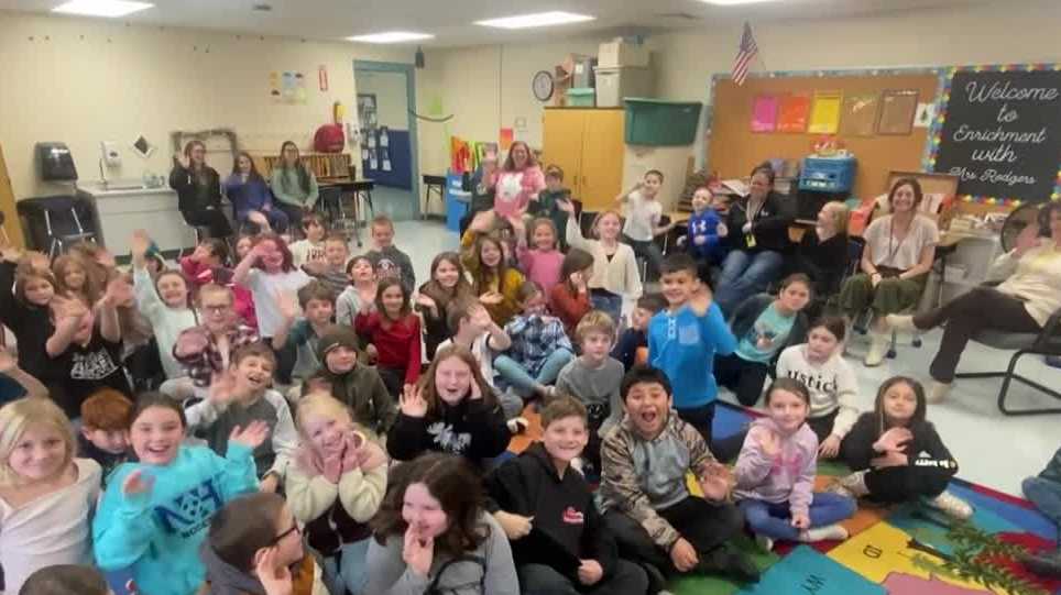 WMUR's Kevin Skarupa visits Center Woods Elementary in Weare