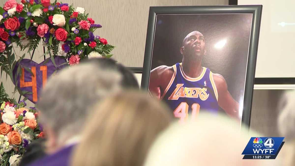 Clemson Basketball legend Elden Campbell celebrated during memorial service