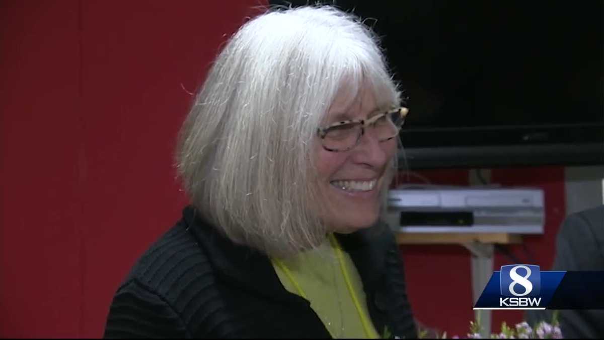 Crystal Apple Award honors Brook Knoll Elementary teacher