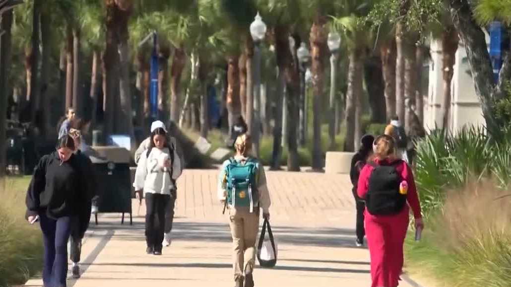 State lawmakers consider allowing university staff to carry guns on campus