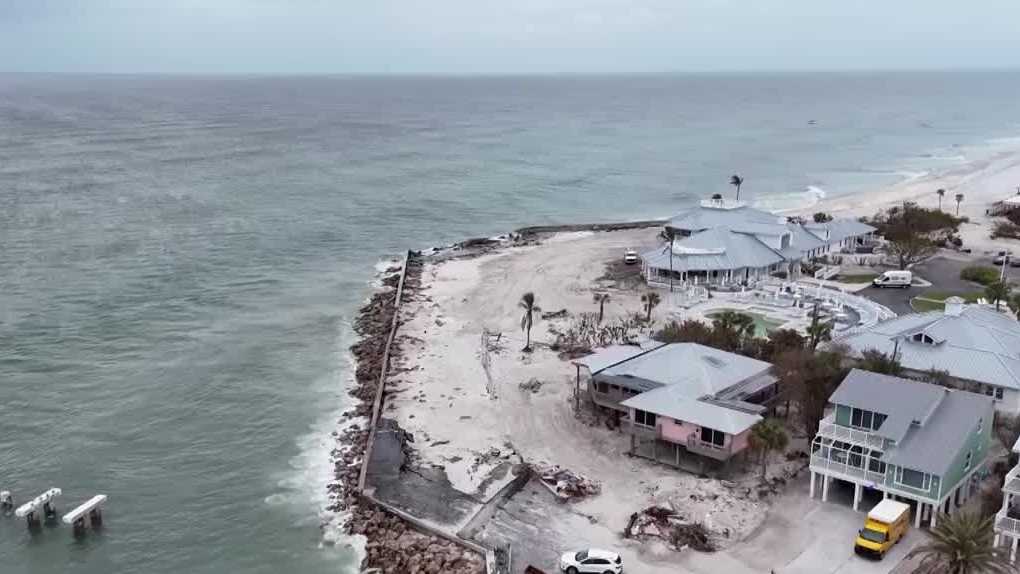 Lee Health officials warn residents of red tide affecting local beaches