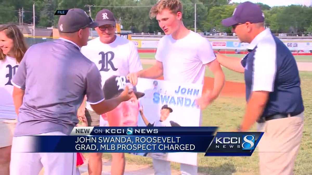 Iowa MLB prospect charged with OWI