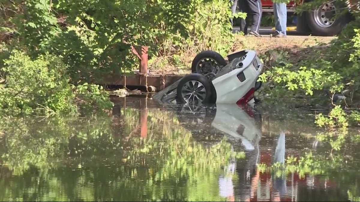 2 found dead after car goes into Framingham pond