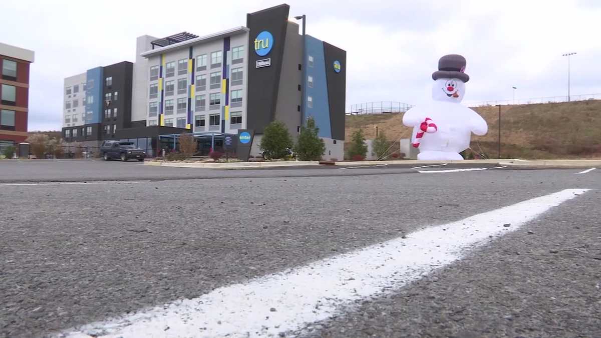 ‘Frosty did nothing to them': ‘Modern day Scrooge’ caught on camera ...