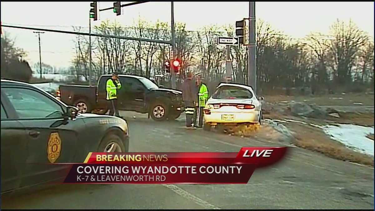 Serious injuries reported in crash at K7 and Leavenworth Road