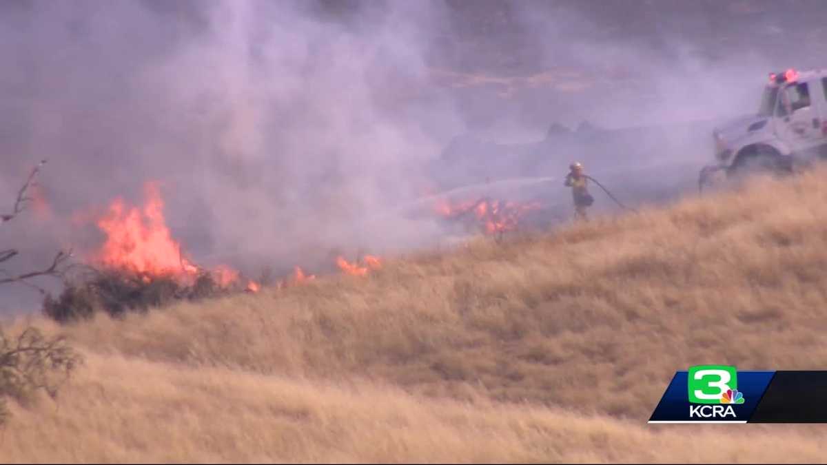 Crews hold off wildfire in Amador County