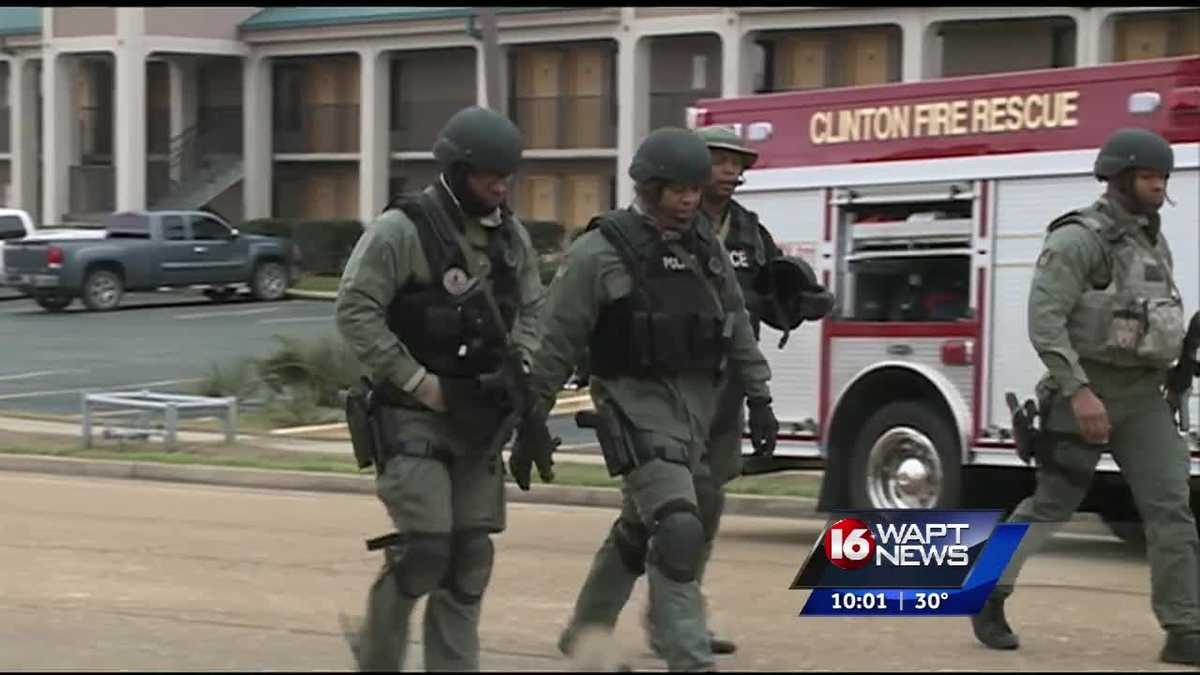 Swat team standoff in Clinton