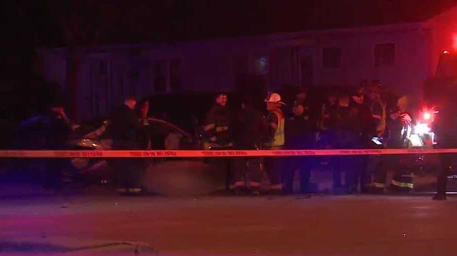 Two people killed in deadly Milwaukee car crash