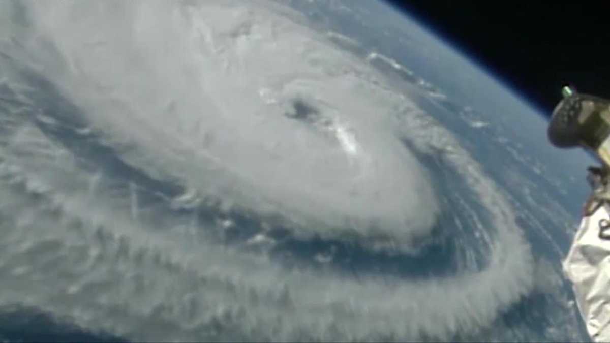 this-is-what-a-hurricane-looks-like-from-space