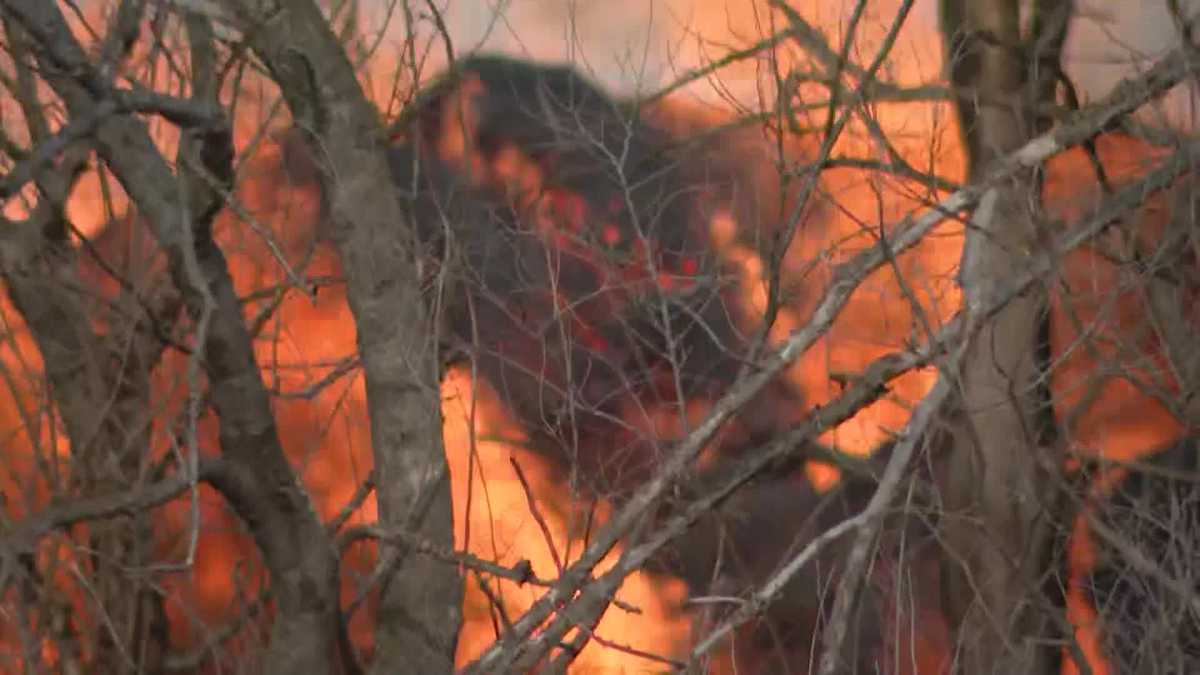 One firefighter injured during blaze near Yutan