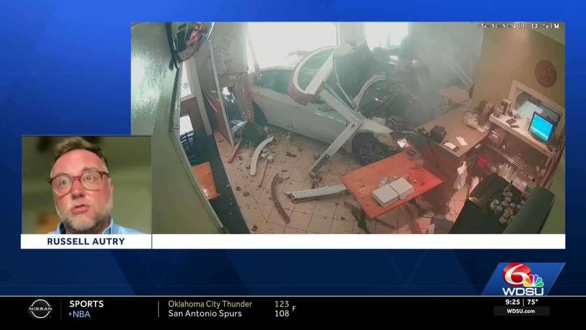 Algiers restaurant reopening after car crashes into building