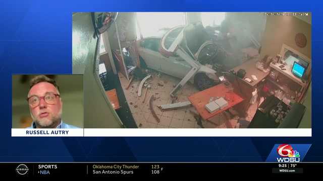 Algiers restaurant reopening after car crashes into building