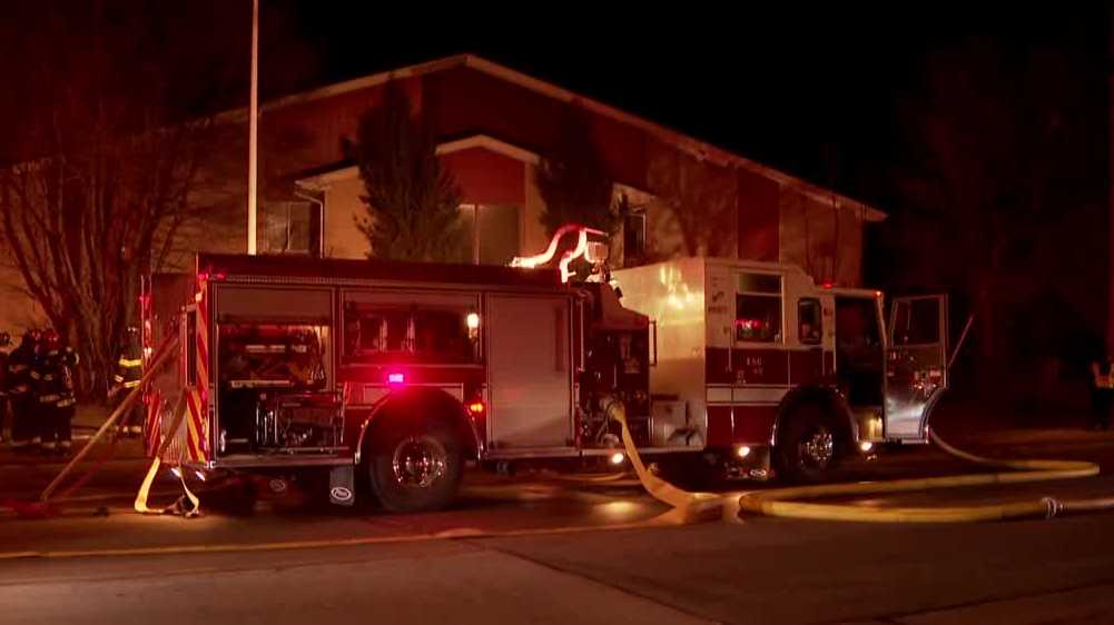 Apartment fire displaces dozens in South Milwaukee - WISN