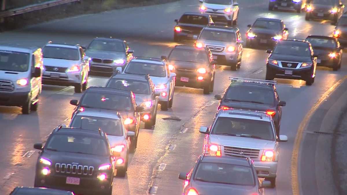 Thousands hit Mass. roads on busiest travel day of Christmas season