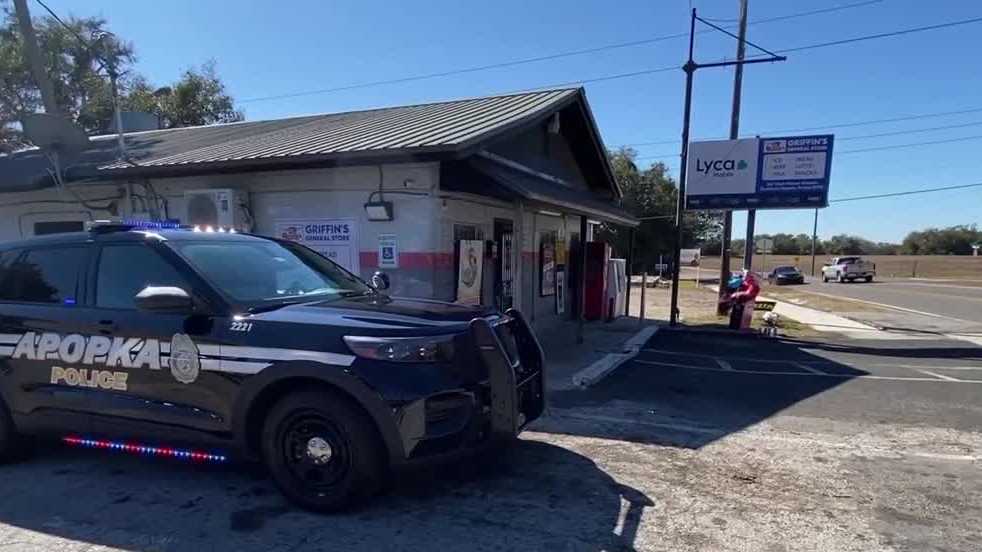 Apopka police investigate deaths of 2 people found inside general store