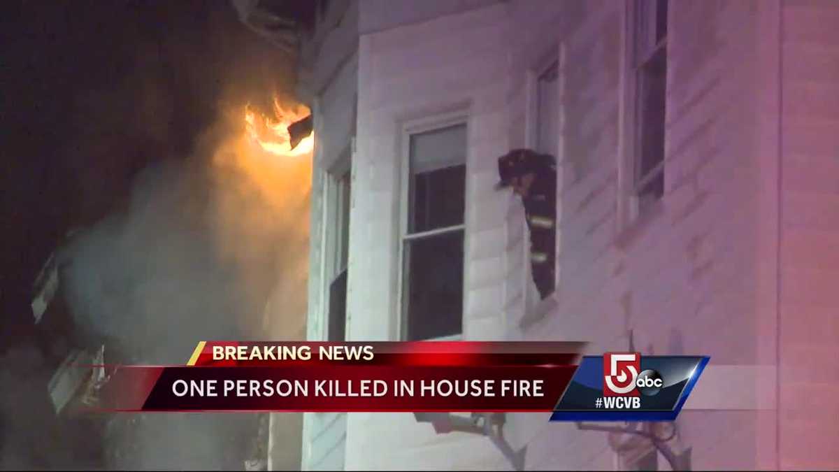 1 killed, more than 20 displaced in house fire