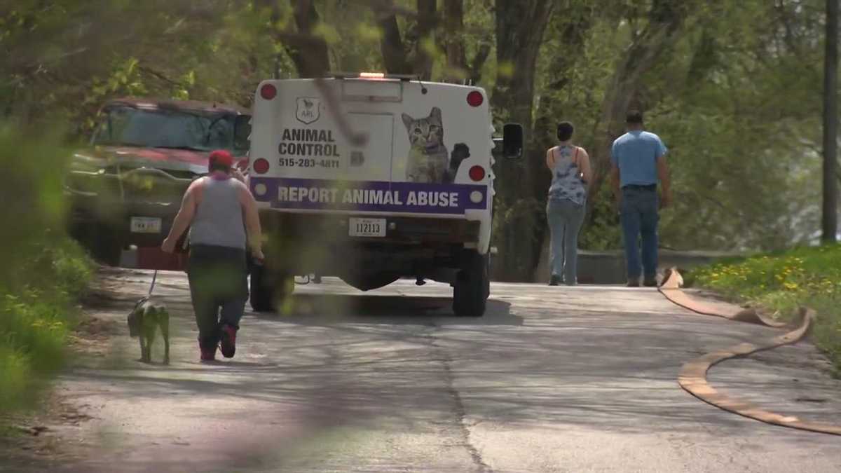 Two treated for smoke inhalation after mobile home fire on Des Moines’ east side