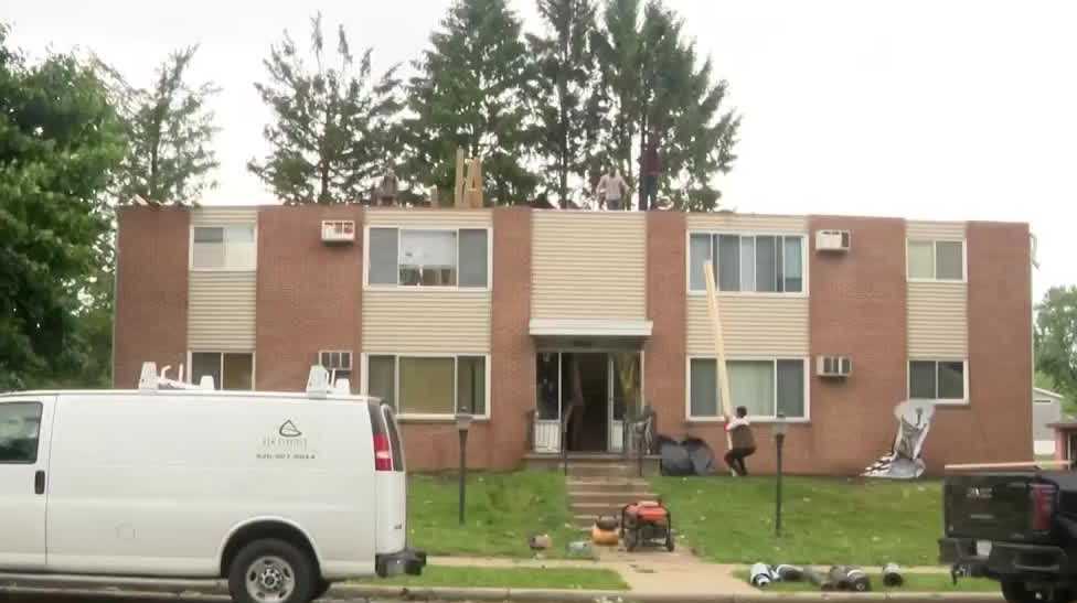 Winds tear roof off Lomira apartment complex