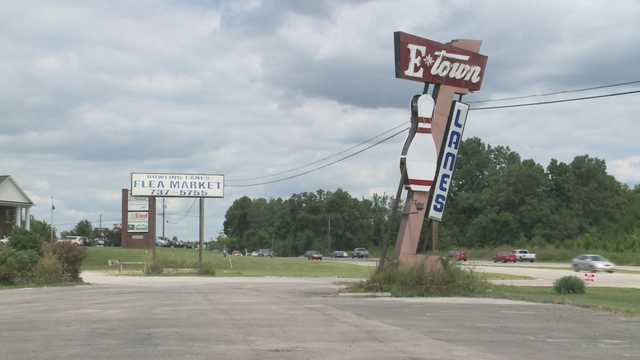 Woman seeks refuge at bowling alley after being kidnapped at gunpoint