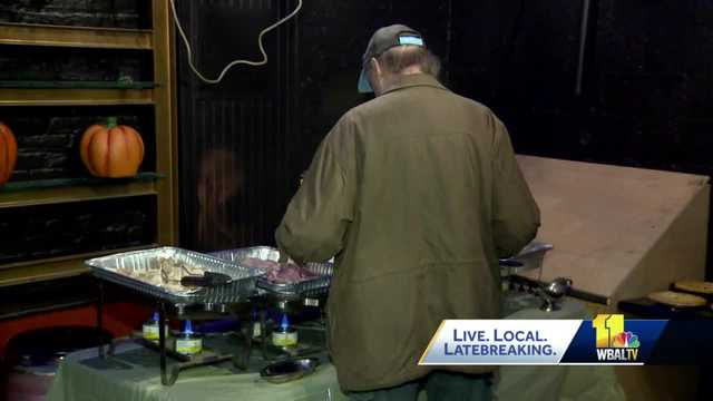Baltimore bar treats patrons to free Thanksgiving dinner - Vimarsana News