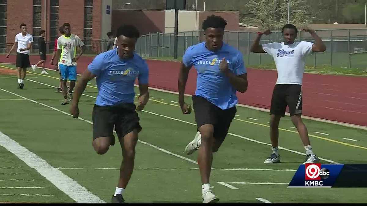 2 sprinters at Ruskin High creating buzz