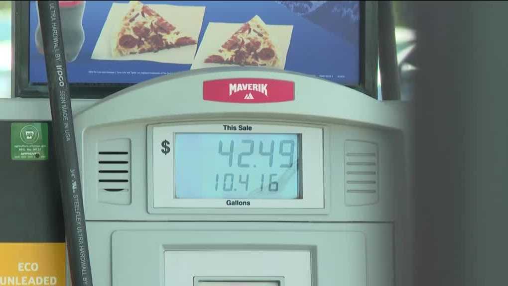 Gas prices inch down during July 4th holiday travel period