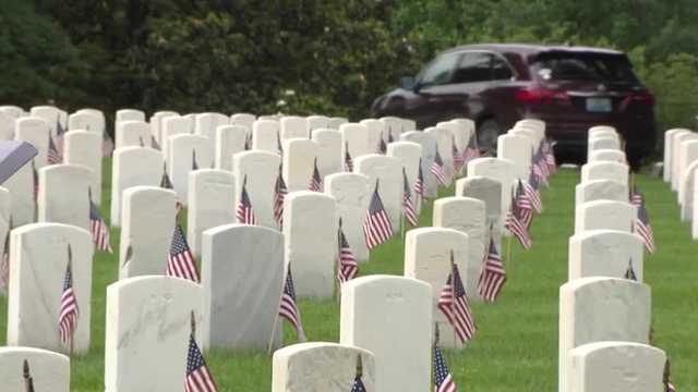 'Tremendous sacrifice': Community gathers to honor fallen at Cave Hill National Cemetery