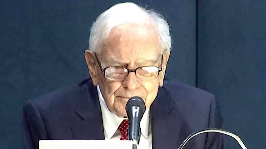 Warren Buffett answers questions at Berkshire Hathaway meeting - Vimarsana News