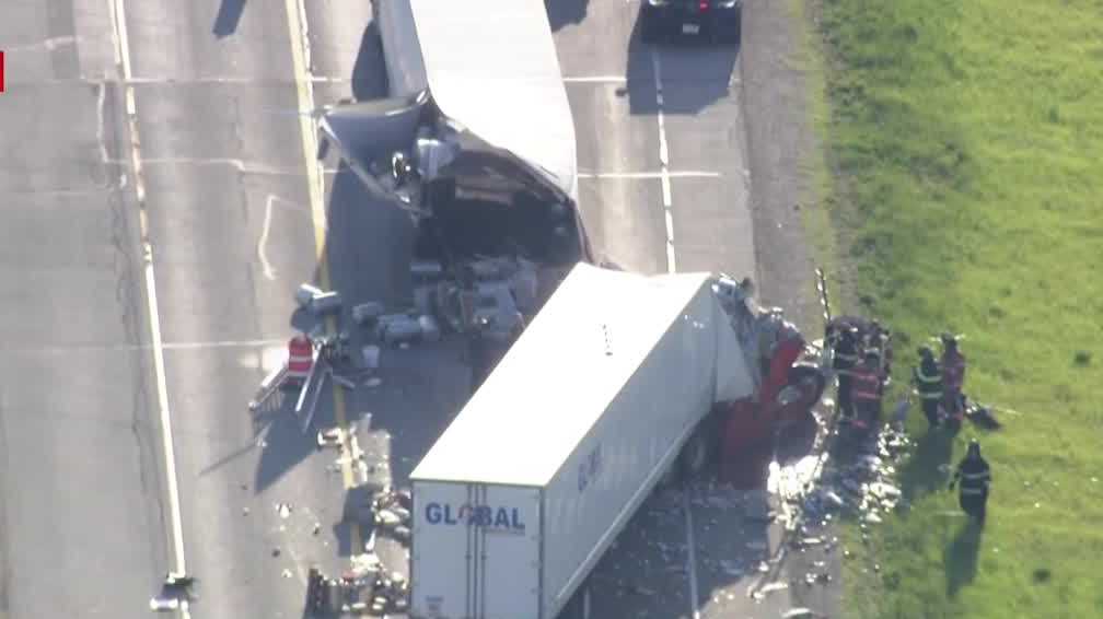 Semi crash shuts down I-43 North in Waukesha County